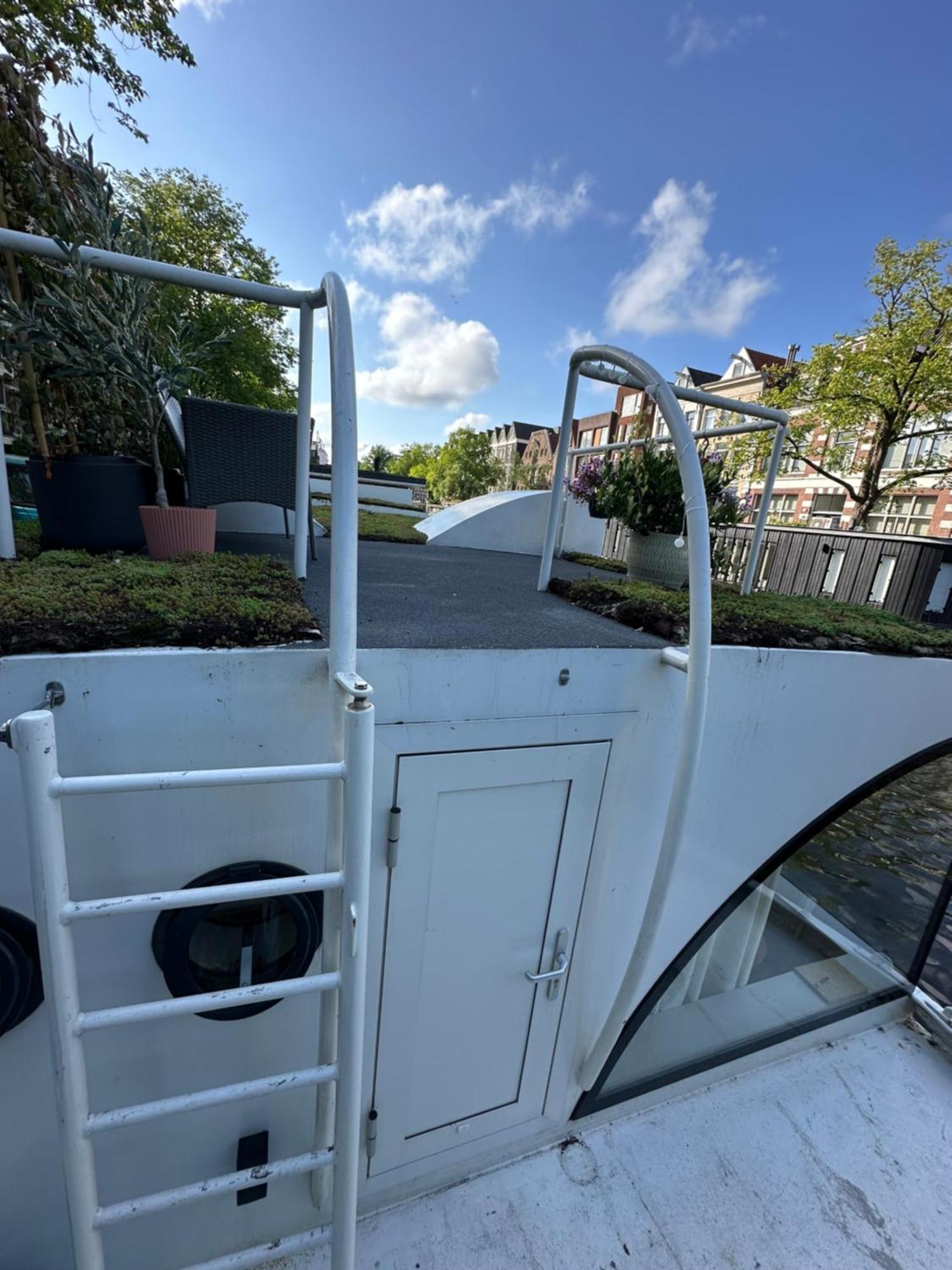 Houseboat The Floating Nest Hotel en barco Ámsterdam